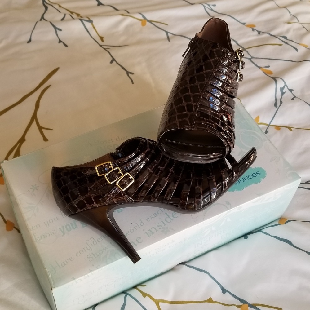 Maurices bootie sandal heel, size 9M